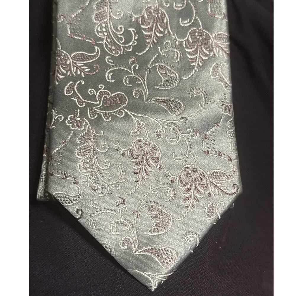 Chevalier Light Blue 100% Silk Tie w/Floral Design